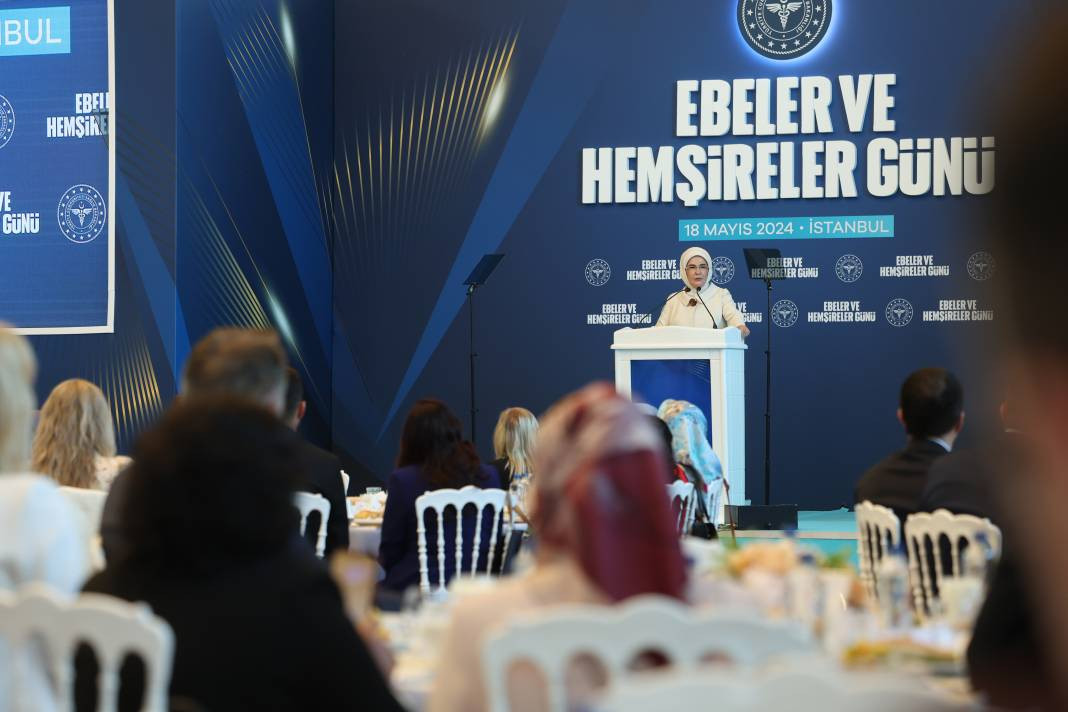 Emine Erdoğan İstanbul’da hemşire ve ebelerle bir araya geldi - Resim: 19